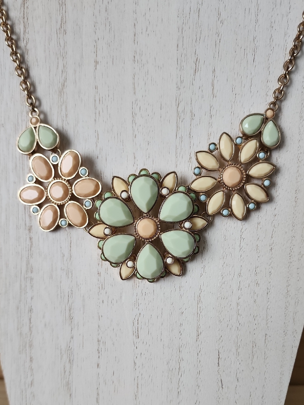 Elegant Floral Statement Necklace in Mint Green and Peach